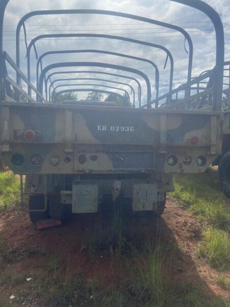 Caminhão militar 4x4 Mercedes BENZ Leilão veiculo militar do Exército