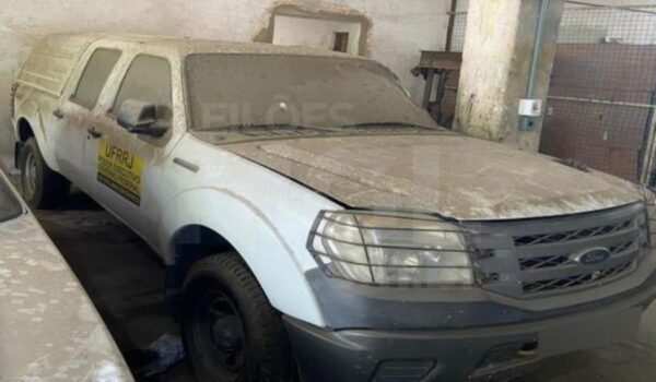 Caminhonete Ford Ranger XL leilão veiculos de universidade federal