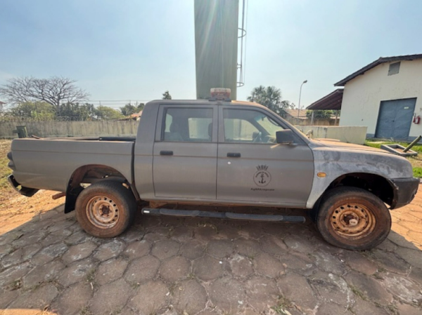 Caminhonete MITSUBISHI L200 4X4 leilão de viaturas marinha do brasil