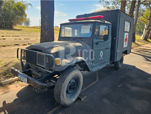 Caminhonete Toyota Bandeirante 4x4 leilão de viatura do exercito