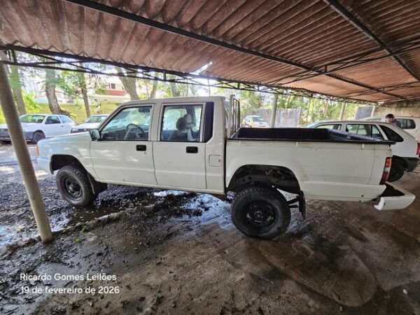Caminhonete mtitsubshi L200 4X4 leilão veiculos frota governo paraná