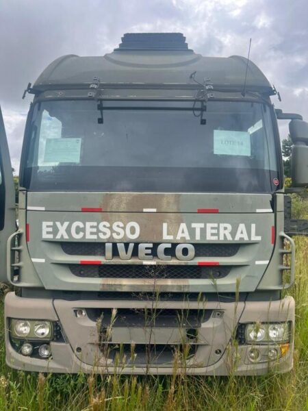 Cavalo mecânico pesado IVECO STRALIS Leilão veiculo militar do Exército
