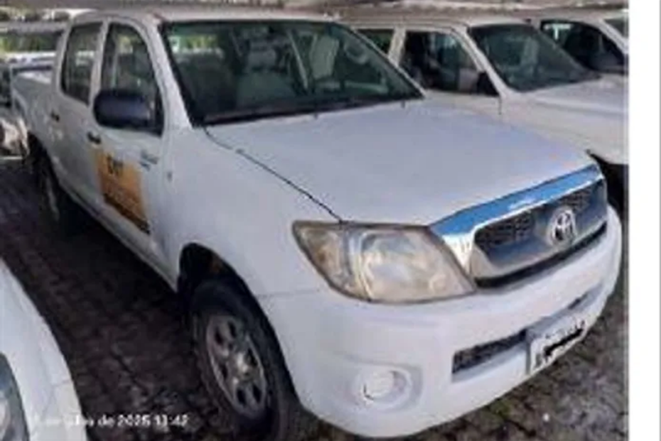 DNIT realiza leilão de sua frota com caminhonetes 4x4 Caminhonete TOYOTA HILUX