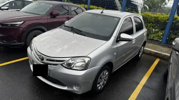 ETIOS HB X 1.3L MT Multinacional faz leilão de sua frota