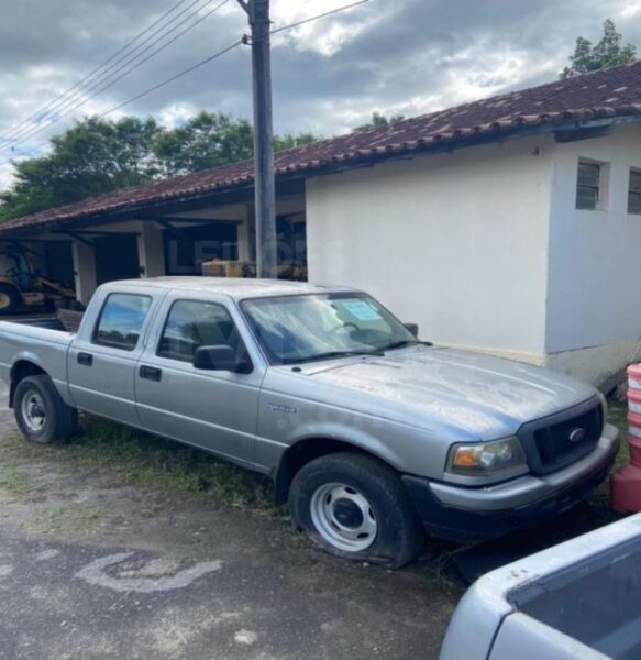 Ford Ranger XL leilão veiculos de universidade federal