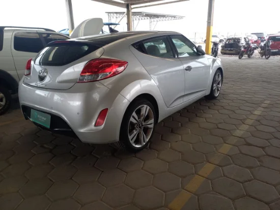 Hyundai Veloster Bradesco realiza leilão de veículos retomados com carro Elétrico e Tratores