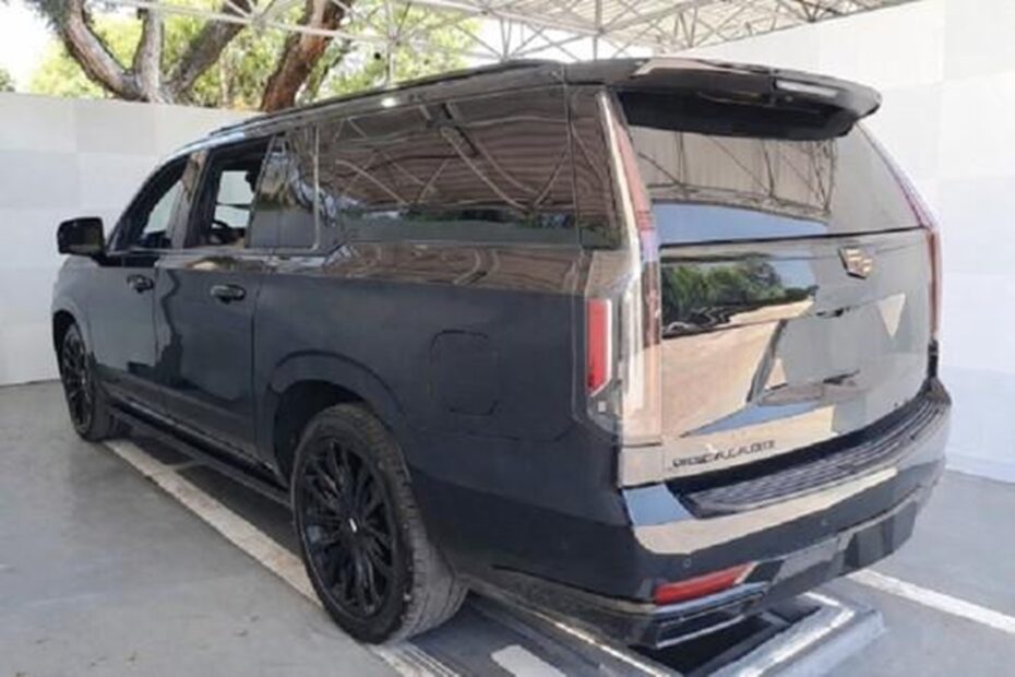 Leilão de veículos retomados de financiamento do Banco Santander CADILLAC ESCALADE 6.2 V8