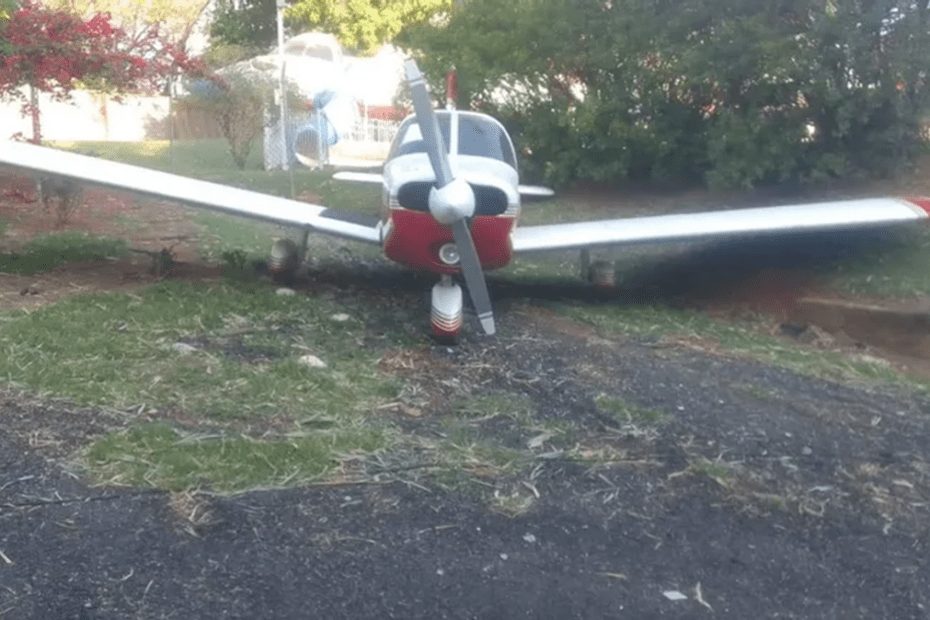 Leilão em São Paulo oferece Avião monomotor e máquinas industriais Avião Cherokee 140