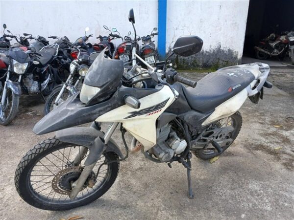 Moto HONDA XRE leilão de veiculos PRF