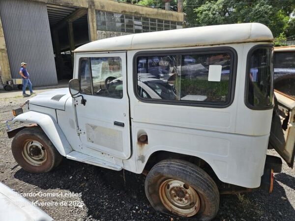 TOYOTA BANDeirante leilão veiculos frota governo paraná