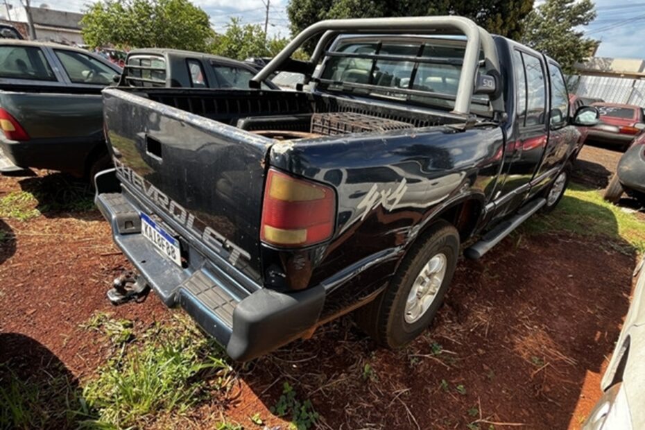 caminhonete chevrolet S10 diesel 4x4 no leilão de veiculos detran