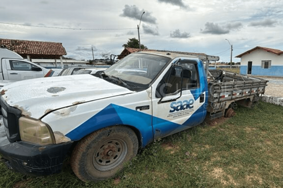 leilão veículos frota prefeitura FORD F350 G