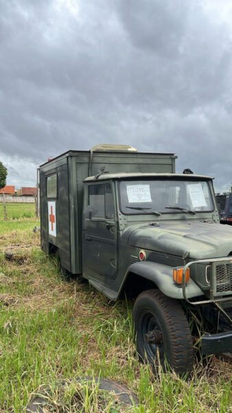 Ambulância Toyota 4X4 Bandeirante leilão de viatura 4x4 do exercito
