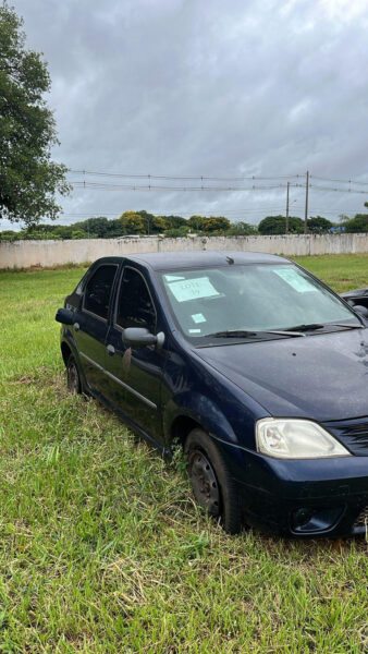 Automóvel Renault Logan leilão de viatura do exercito