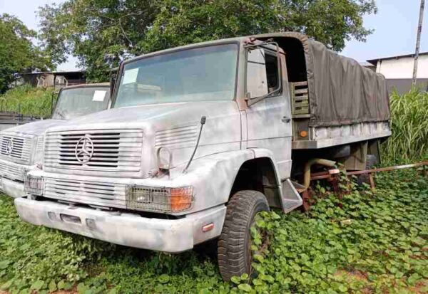 CAMINHÃO MERCEDES BENZ LA-1418 Leilão do Exército Caminhões militar 4x4