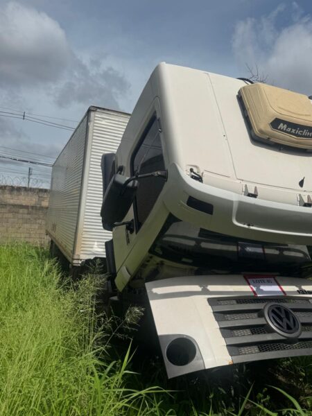 CAMINHAO VW 13.190 CRM 4X2 Leilão da Receita Federal tem Scania e Sprinter