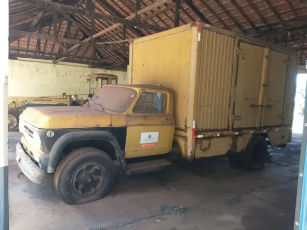 Caminhão Chevrolet MODELO D-70 Leilão de frota DER São Paulo