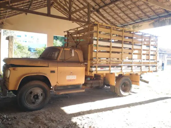Caminhão Dodge MODELO D-900 Leilão de frota DER São Paulo