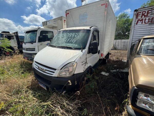 Caminhão IVECO DAILY leilão de veículos aprendidos pela policia fedral