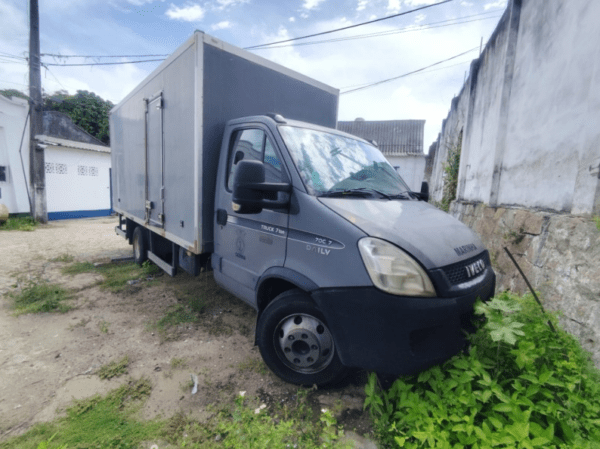 Caminhão IVECO DAILY leilão de viaturas da marinha