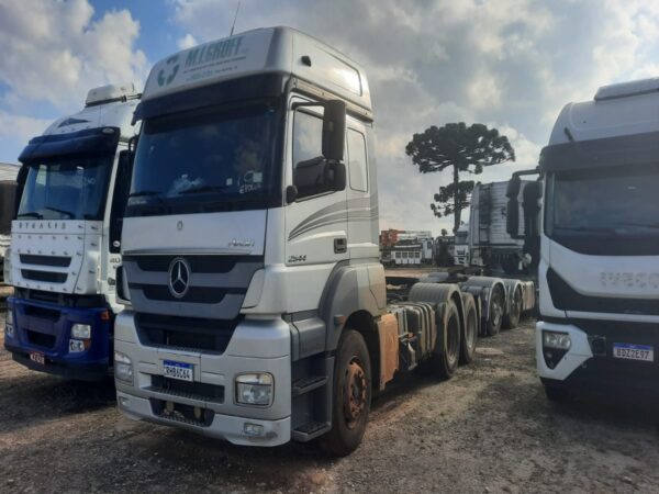 Caminhão M BENZ AXOR 2544 leilão de veiculos retomados de financiamento