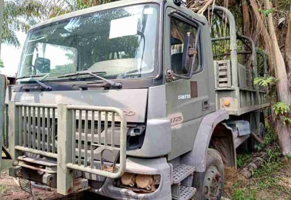 Caminhão MERCEDES BENZ Atego 1726 Leilão do Exército Caminhões militar 4x4