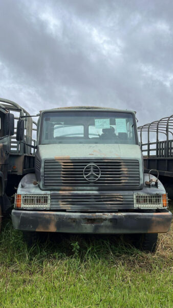 Caminhão Mercedes-Benz 4X4 leilão de viatura do exercito