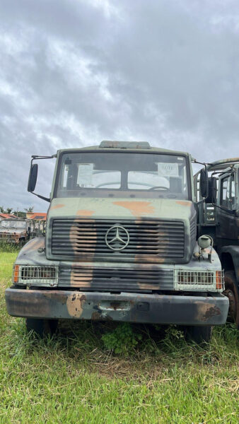 Caminhão Mercedes-Benz EMP 4X4 leilão de viatura do exercito
