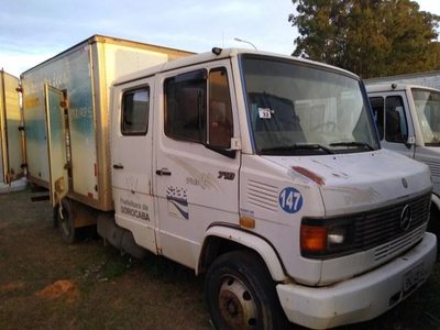 Caminhão Mercedes Leilão de veículos compania saneamento