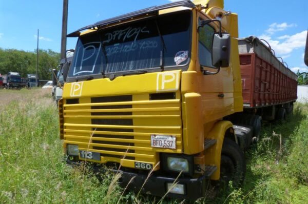 Caminhão Trator Scania leilão de veículos aprendidos pela policia fedral