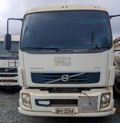 Caminhão VOLVO 270 4X2R leilão veiculos frota copasa