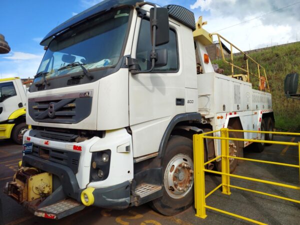 Caminhão VOLVO FM 500 8X4R leilão de frota