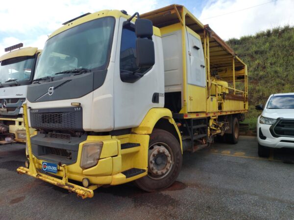 Caminhão VOLVO VM 220 4X2R leilão de frota