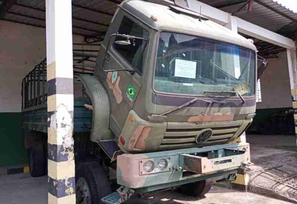 Caminhão Volkswagen Worker 4x4 Leilão do Exército Caminhões militar 4x4