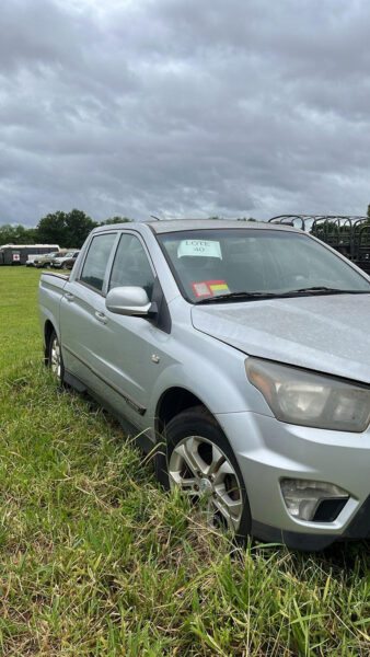 Caminhonete Ssangyong Actyon Sports leilão de viatura 4x4 do exercito
