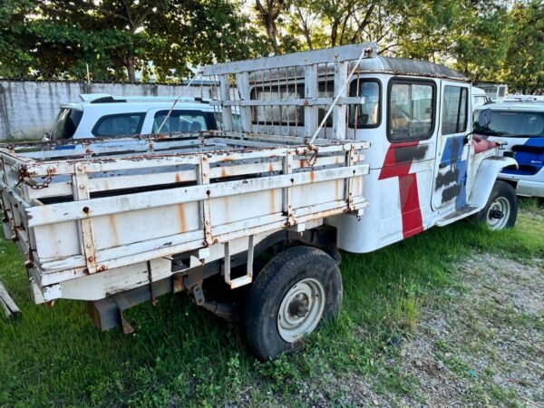 Camionete TOYOTA BANDEIRANTEleilão veiculos policia militar