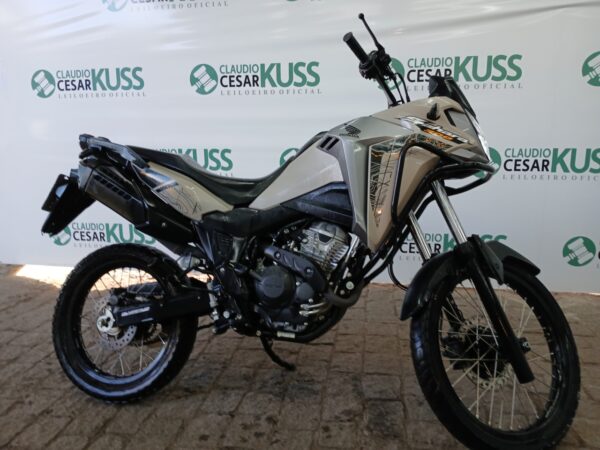 HONDA XRE 300 SAHARA Leilão de veículos retomados de financiamento do banco Santander
