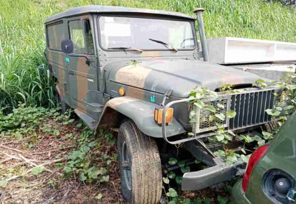 Jipe TOYOTA Bandeirante Leilão do Exercito tem veículos militar