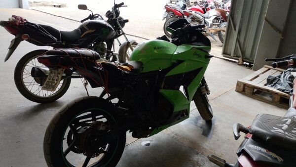 KAWASAKI NINJA 250R leilão veiculos detran es