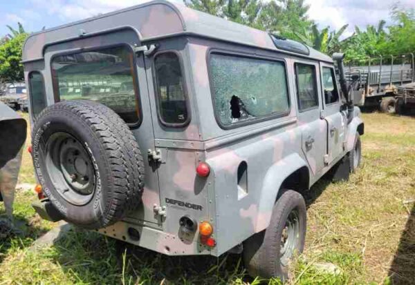 LAND ROVER Defender 110 Leilão do Exercito tem veículos militar