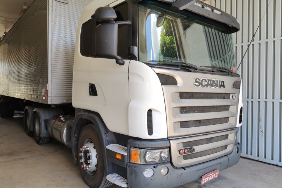 Leilão da Receita Federal tem Scania e Sprinter CAVALO-MECANICO SCANIA G 380 A6X2