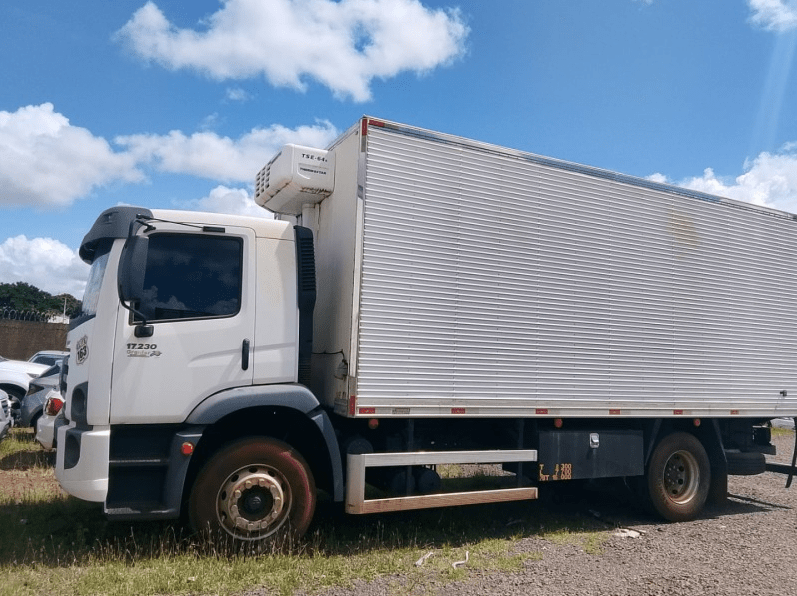 Leilão de apreensões da Polícia Civil Caminhão VOLKSWAGEN