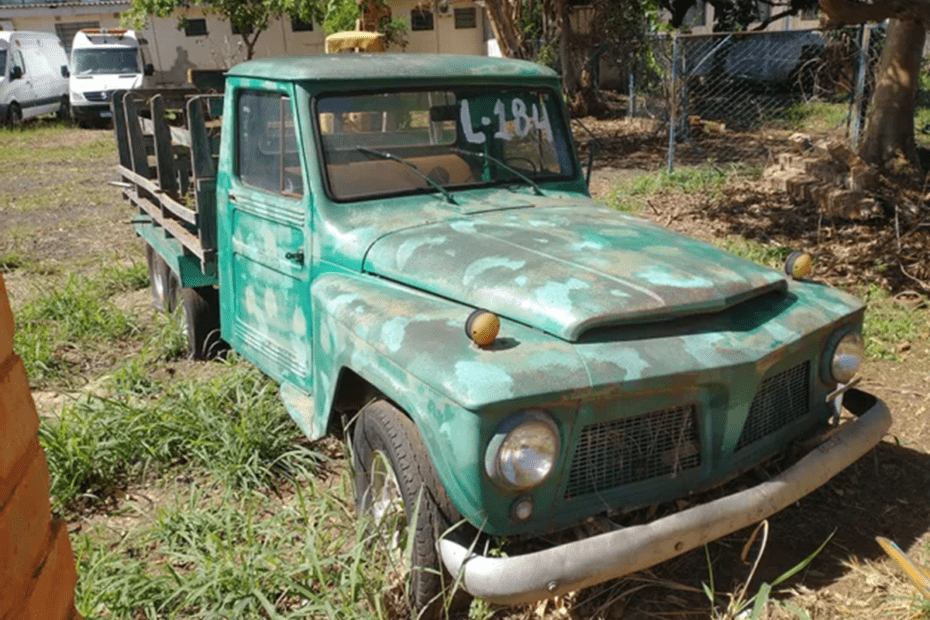 Leilão de frota DER São Paulo Ford MODELO Rural F-75