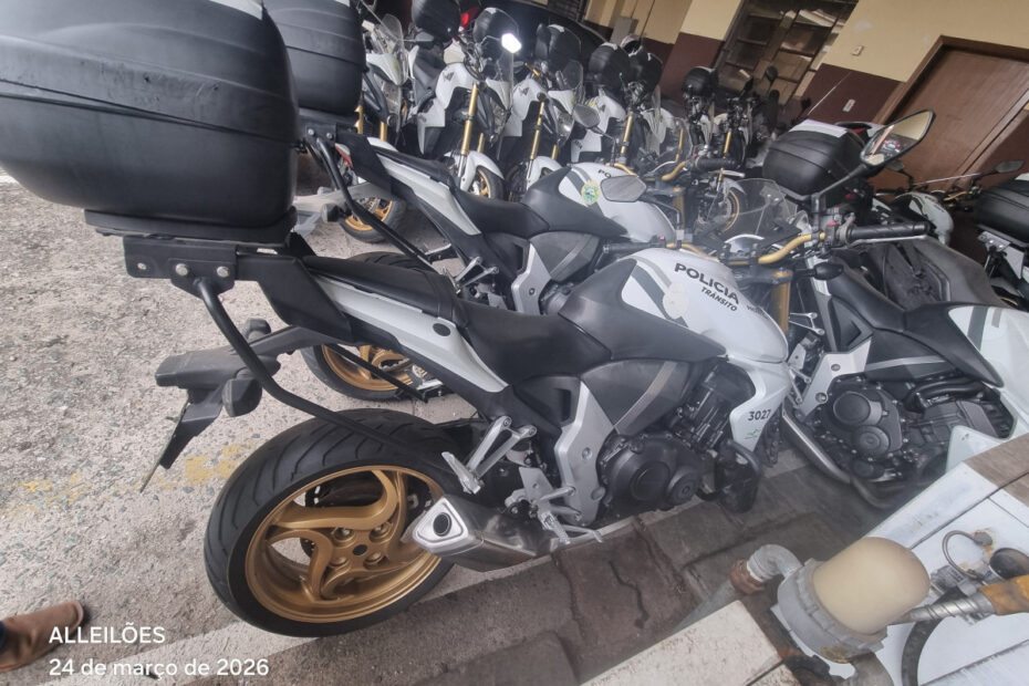Leilão de viaturas da Polícia Militar Moto HONDA CB 1000R