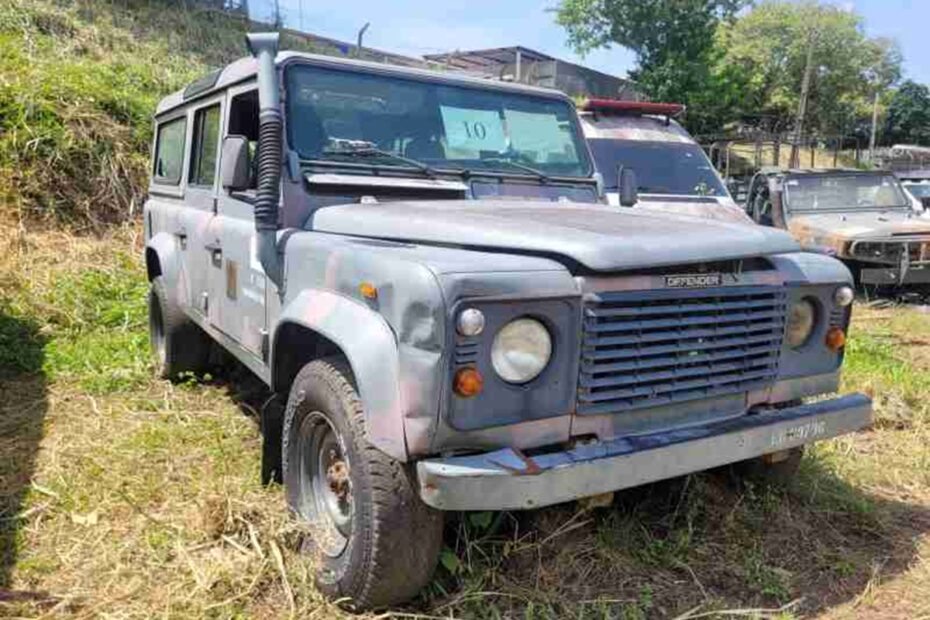 Leilão do Exercito tem veículos militar LAND ROVER Defender 110 SW