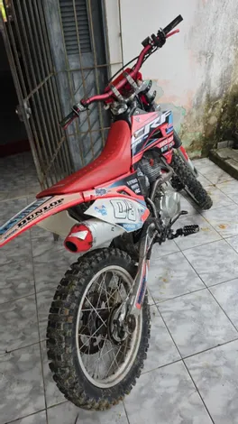 MOTO Crf 230 leilão de empreteira
