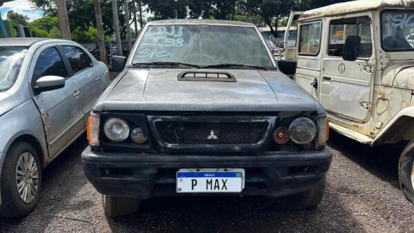 Mitshubishi L200 4X4 leilão veiculos detran