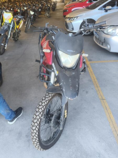 Moto HONDA XRE 300 leilão veiculos detran es