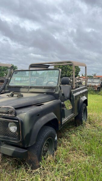 Picape EMP GE Defender 4x4 Land Rover leilão de viatura 4x4 do exercito