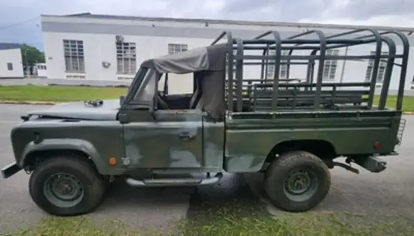 Picape Land Rover Leilão do Exército tem viaturas militares 4x4